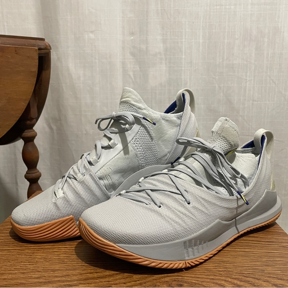 Under Armour Curry grey + gum, Sz 11.5